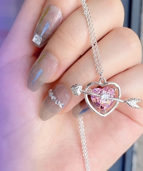 Collar corazón flechado